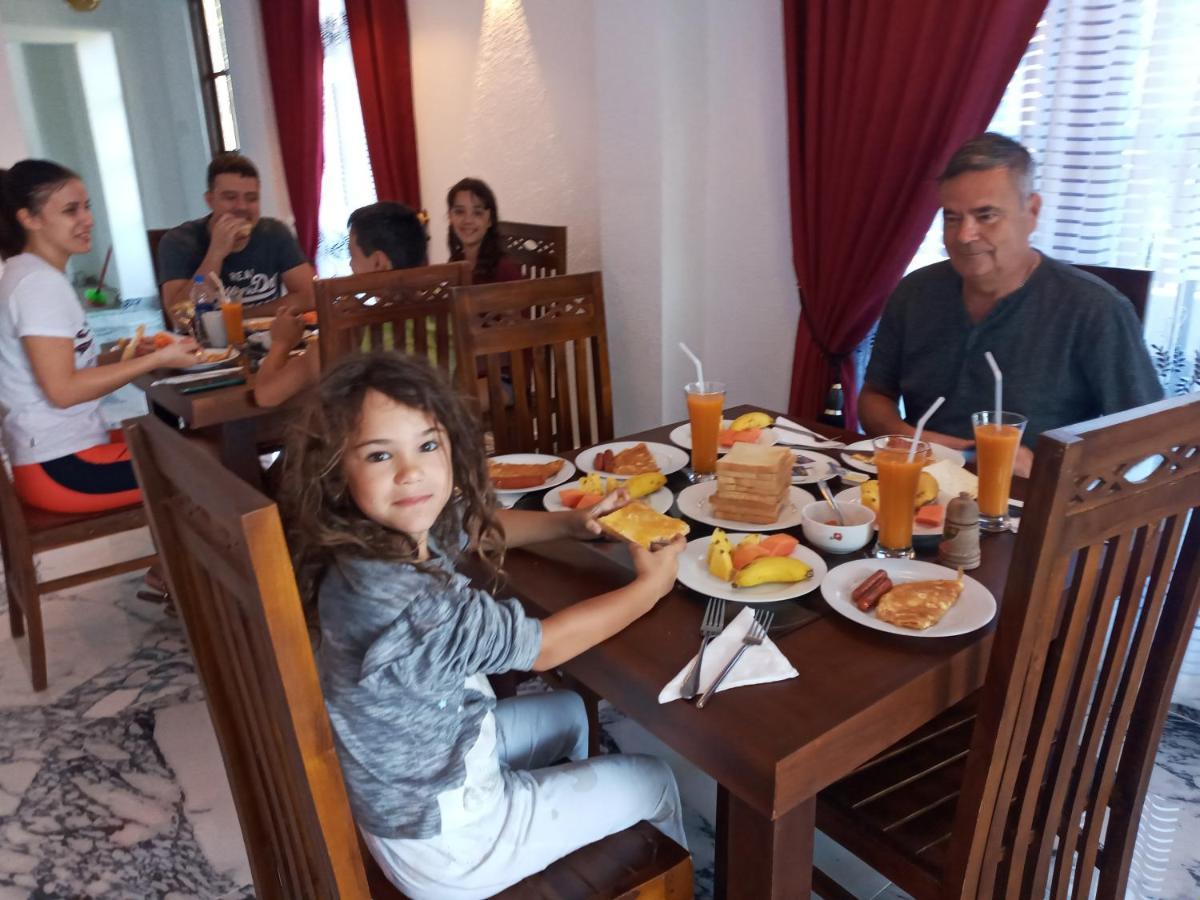 White Camelot Hotel