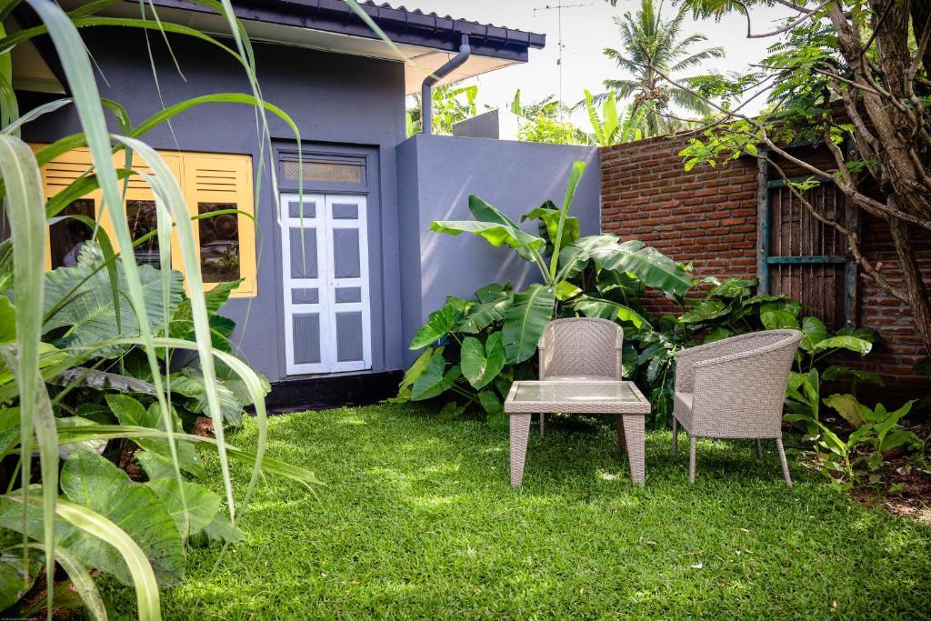 Banana Bunks Hostel *