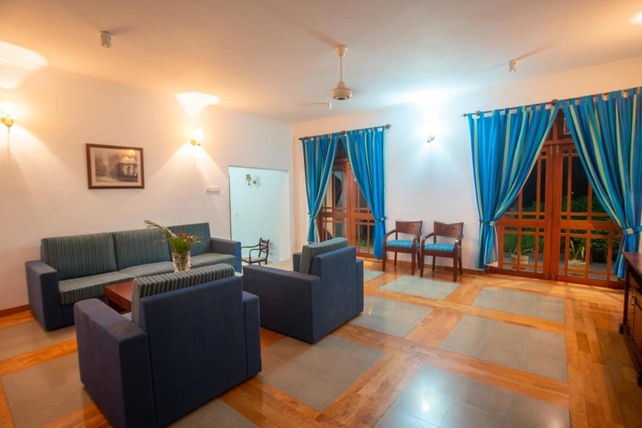 Hotel The Kandyan 4*