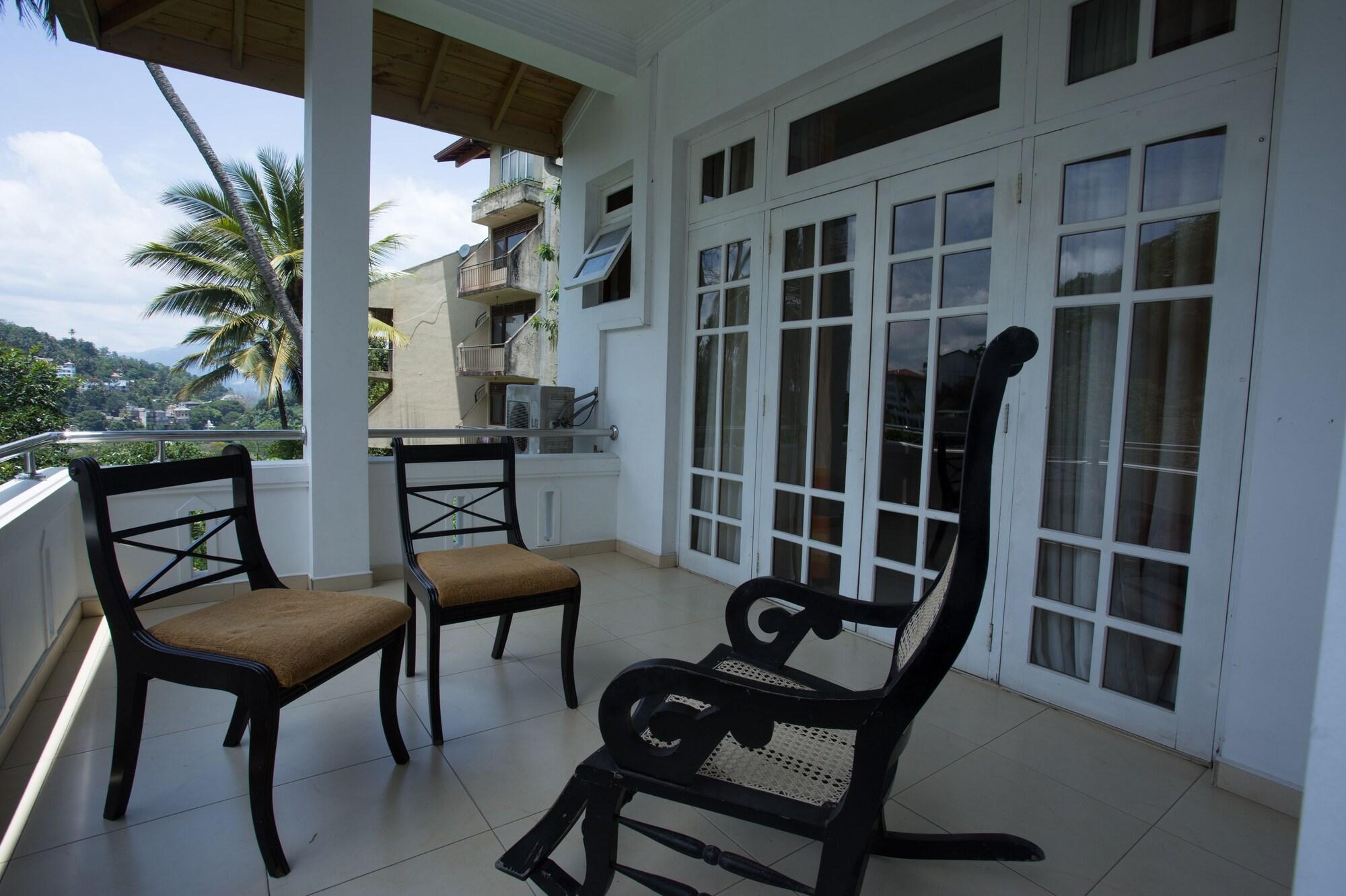 Oak Ray Serene Garden Hotel 4*