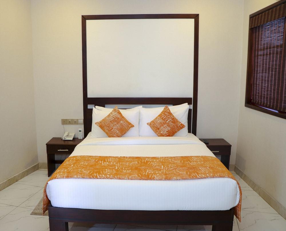 Galaxy Hotel 3*