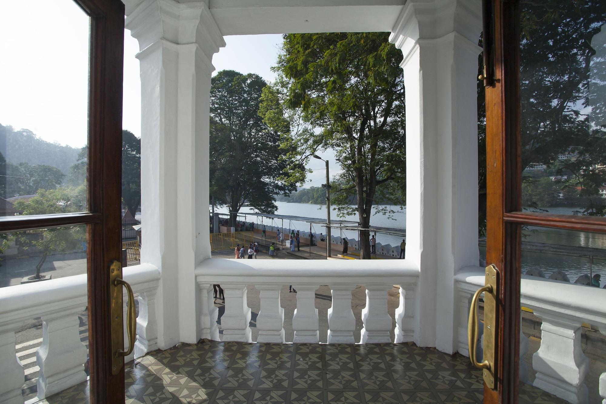 Queen's Hotel
