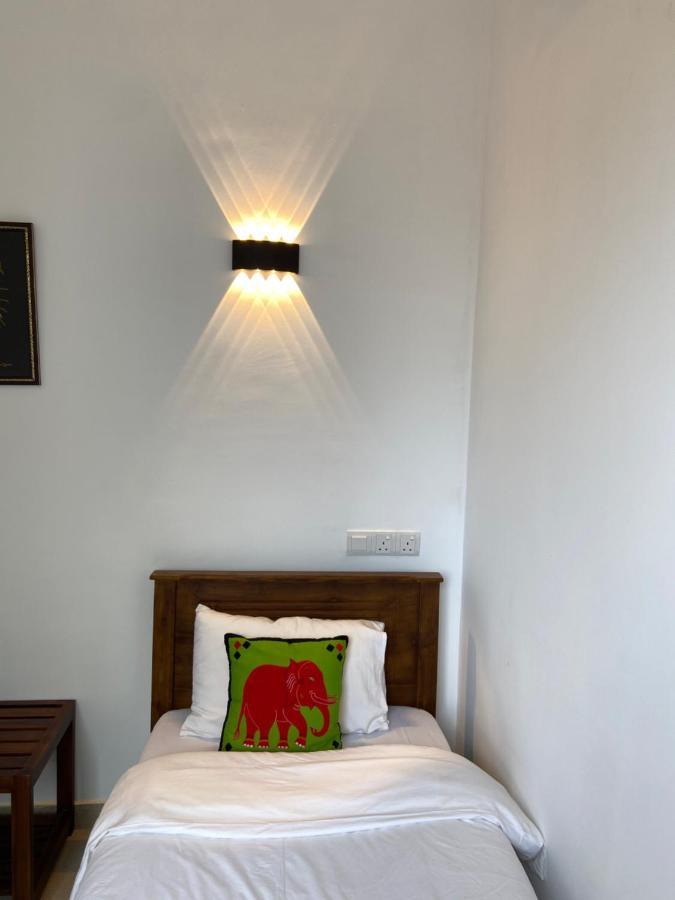 Bed & Breakfast White