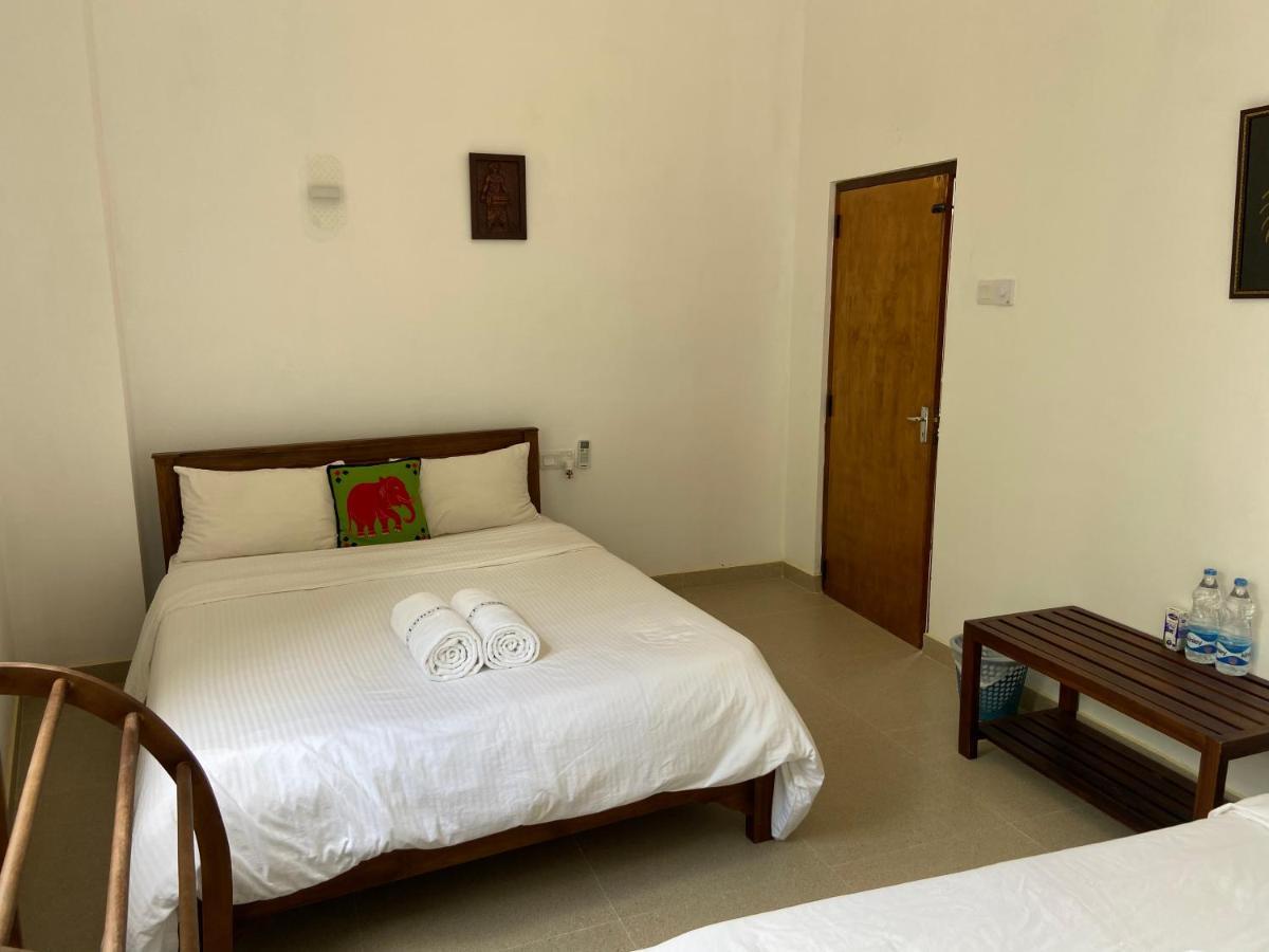 White 3* Kandy
