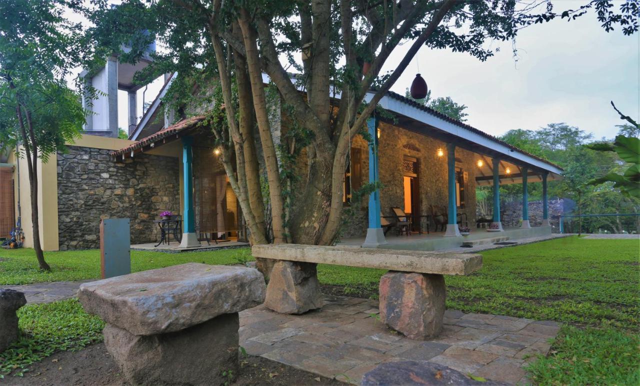 Lodge Stone *