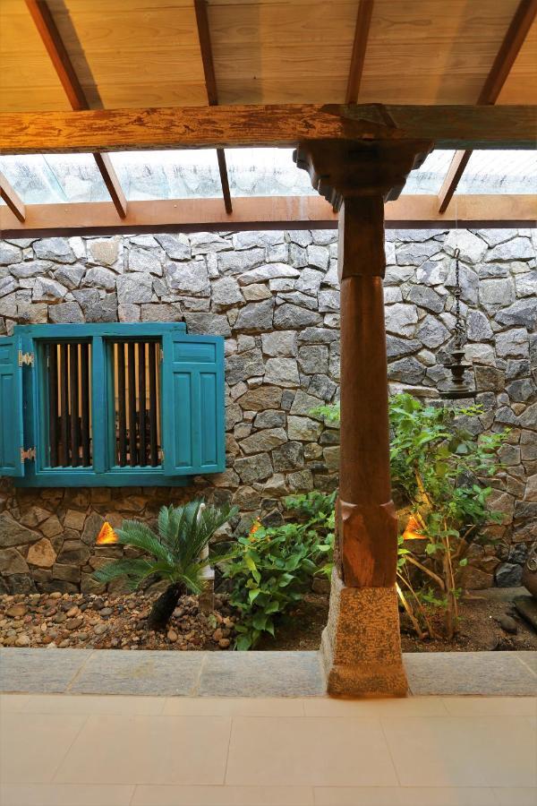 Stone Lodge