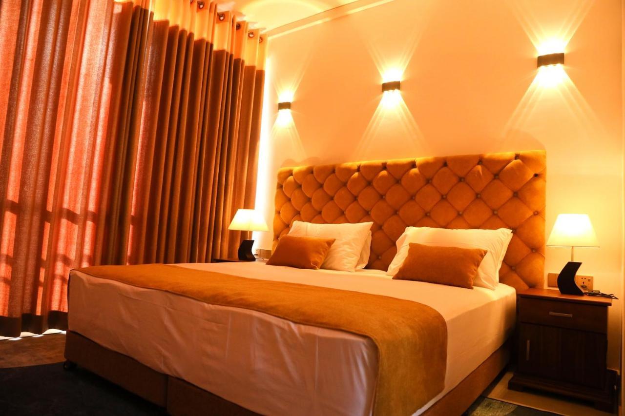 Hotel Crown & Crown