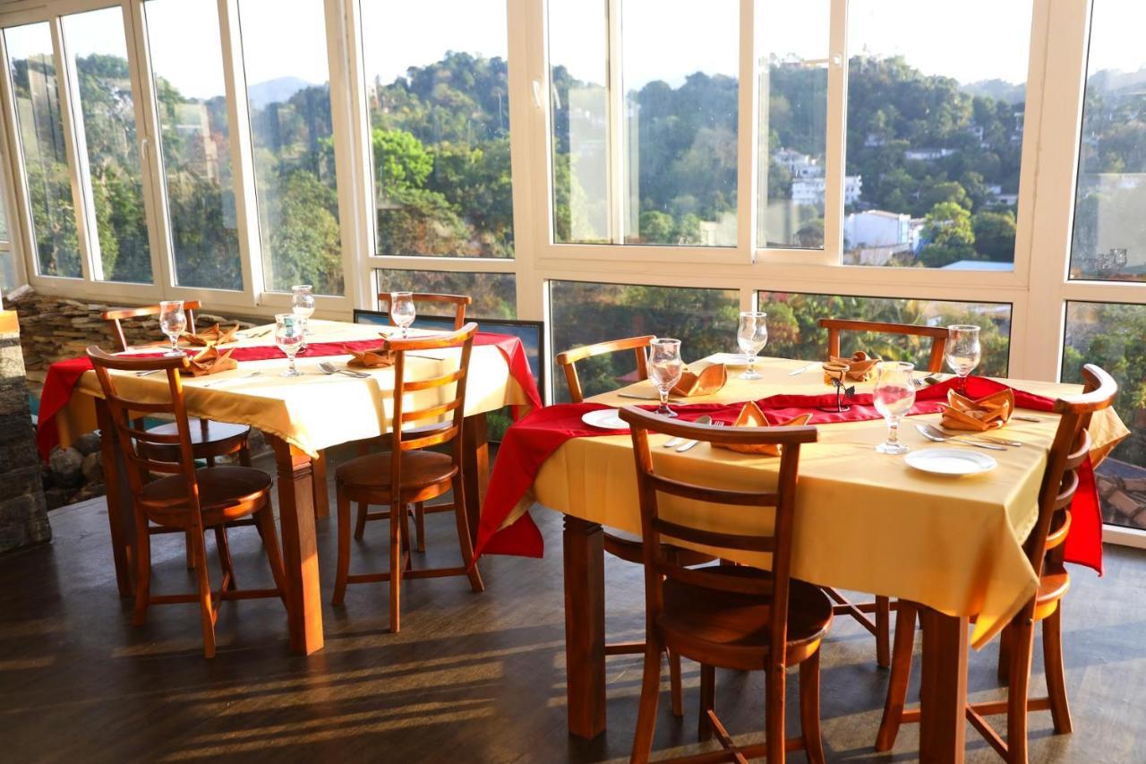 Crown & Crown Hotel Kandy