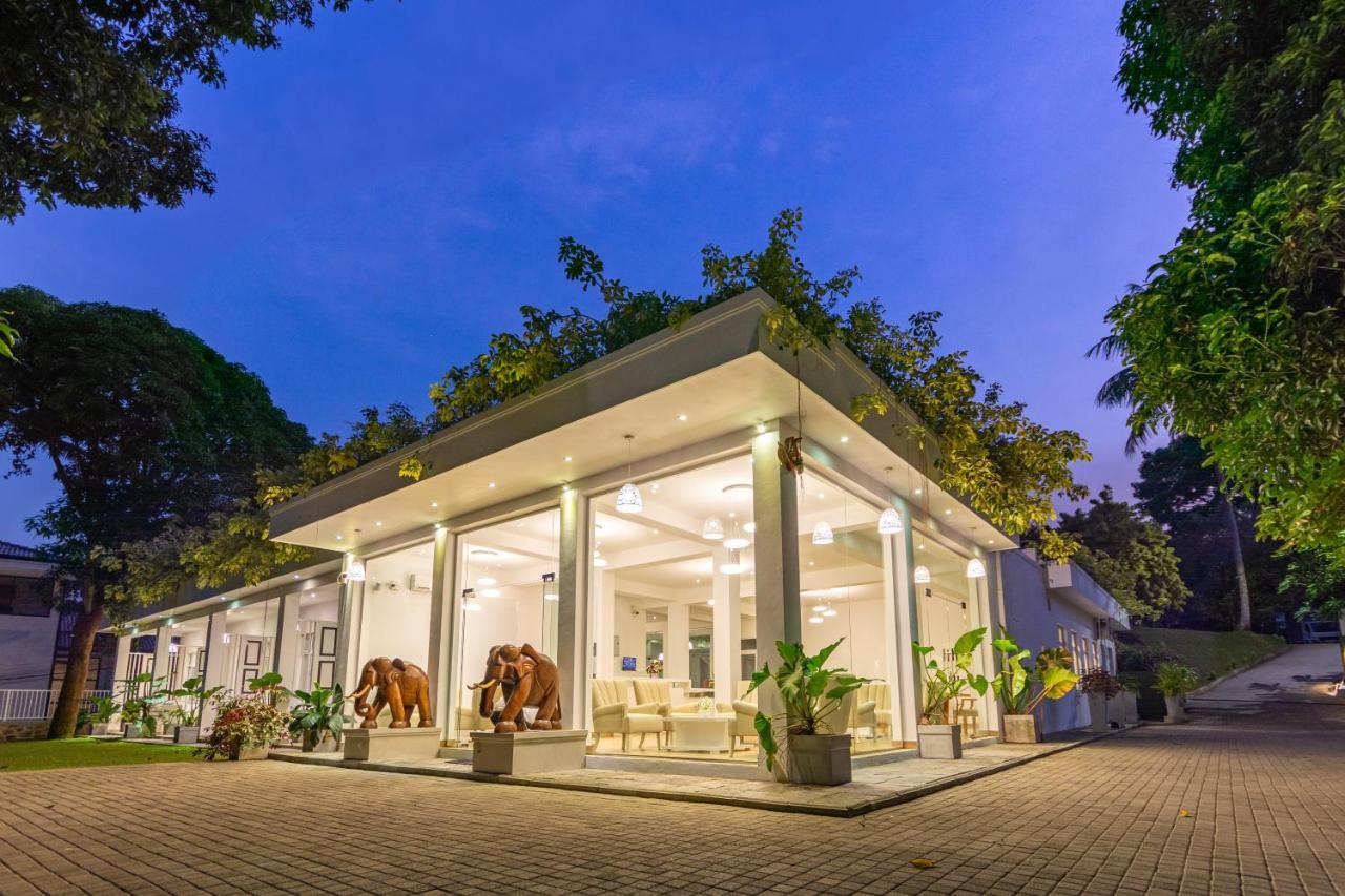 Waters Spring Hotel 3*