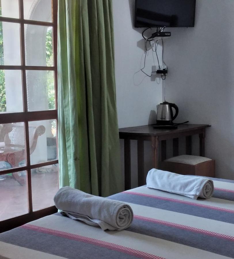 Lanka Hotel *
