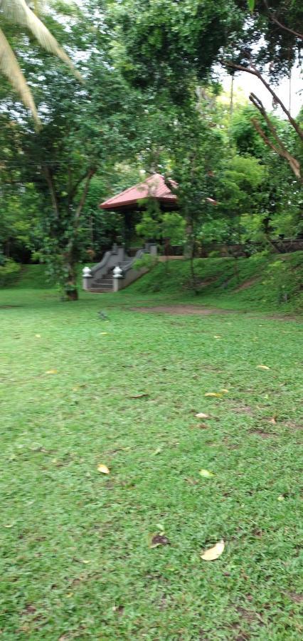 Lanka Hotel