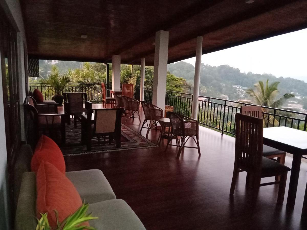 The Tenthola 3*