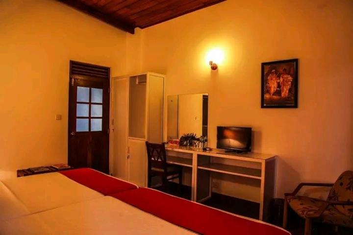 The Tenthola 3*