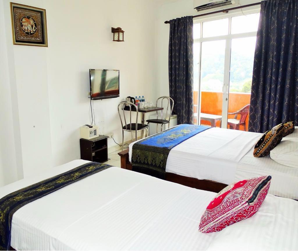 Supreme Hotel Kandy