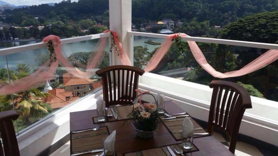 Supreme Hotel Kandy
