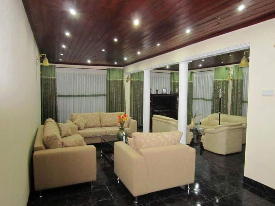 Villa Kings