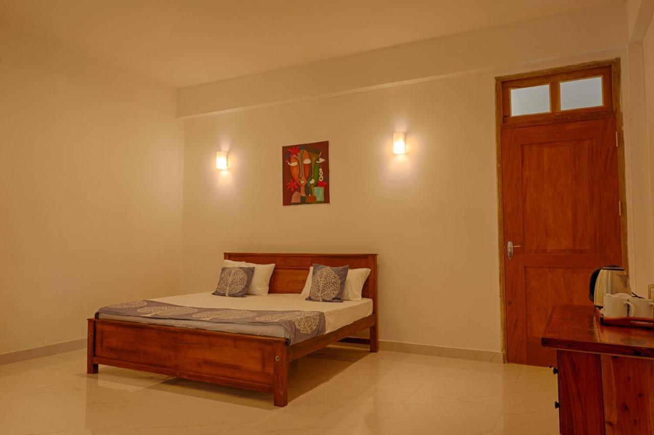 Kandyan Mount Mirror Boutique