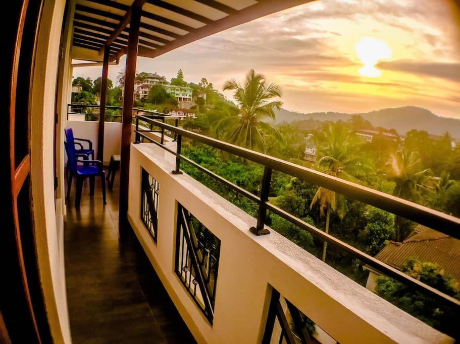 Saru - Upto 6 Guests * Kandy