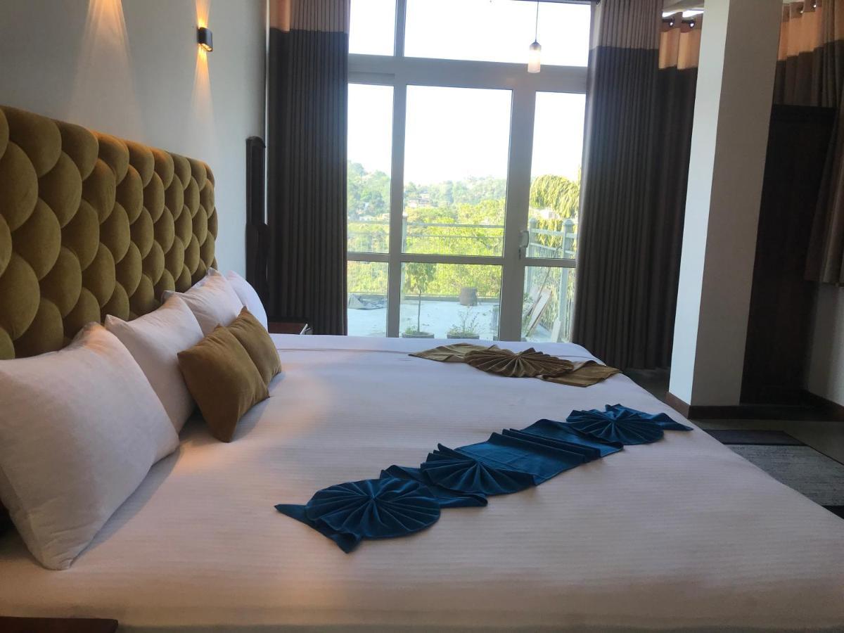 Crown & Crown Hotel Kandy