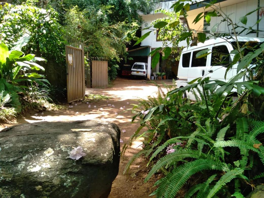 Anniwatta Rest Kandy