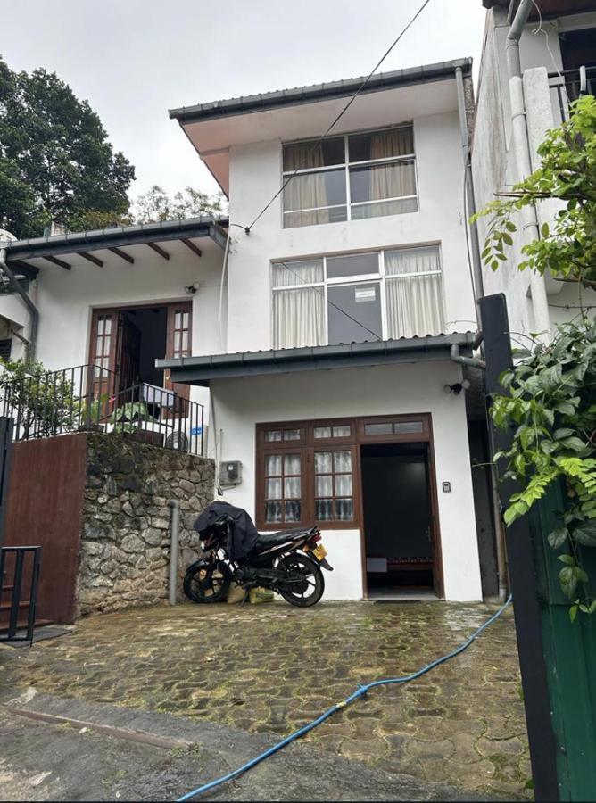 Kandy Holiday Home * Kandy