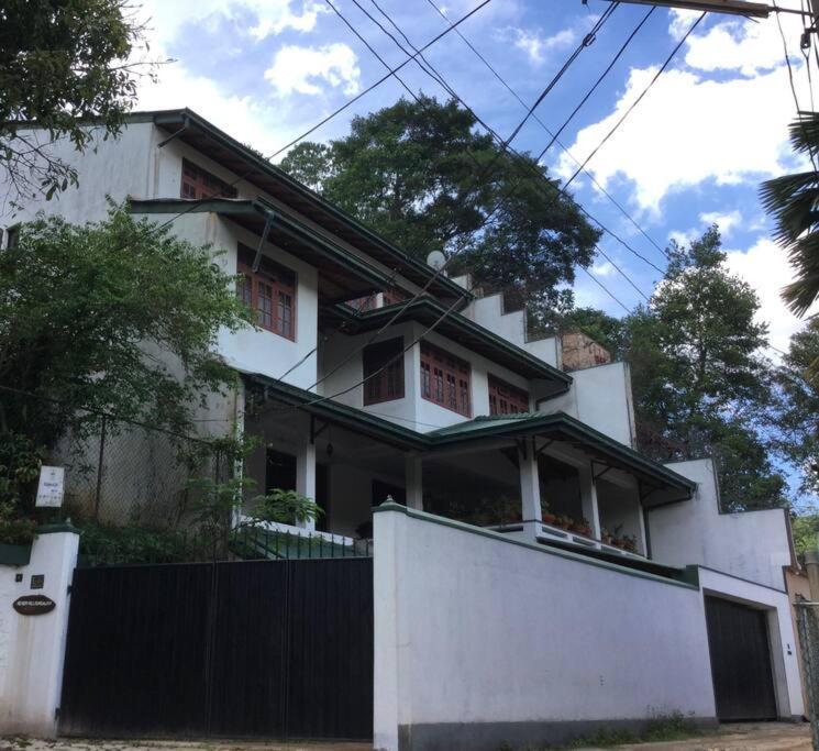 Reverie Hill Bungalow, * Kandy