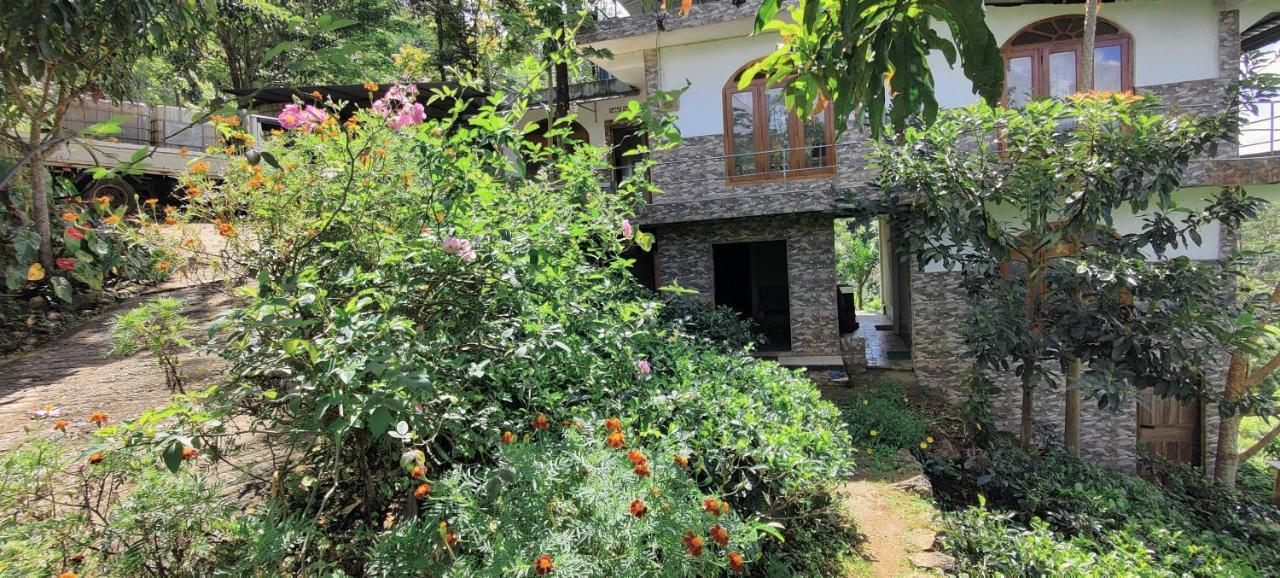 Rohana Estate & * Kandy