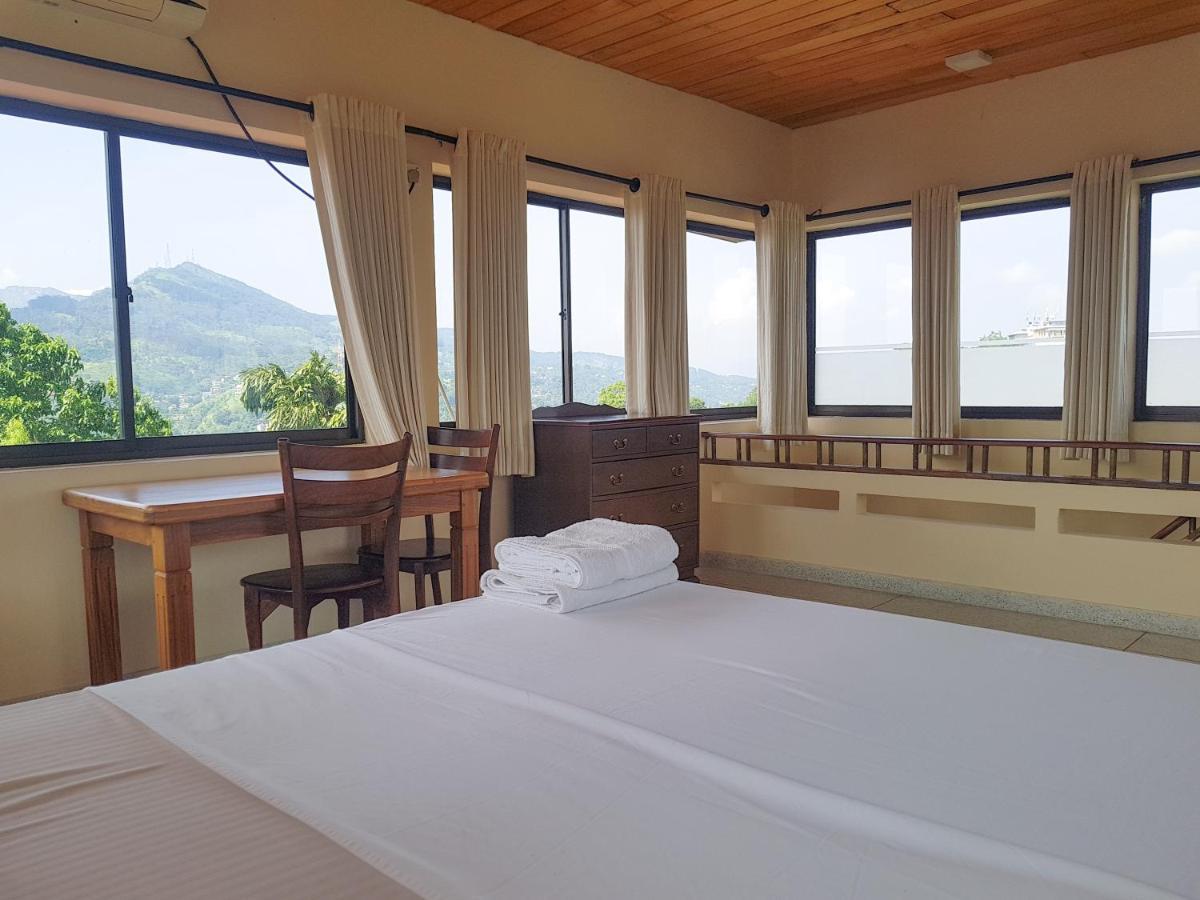 The Views - 360 Mountain View Homestay *