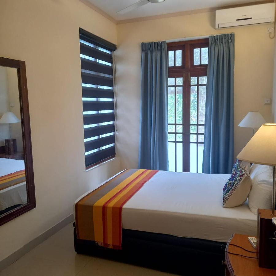 Crown Hills * Kandy