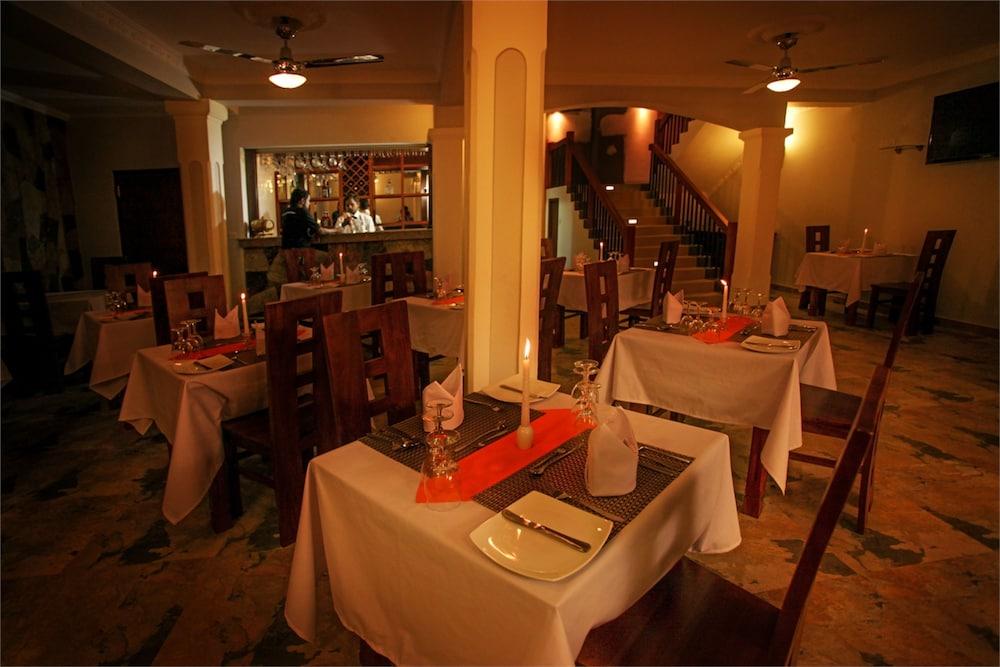 Travellers Nest Hotel 4*