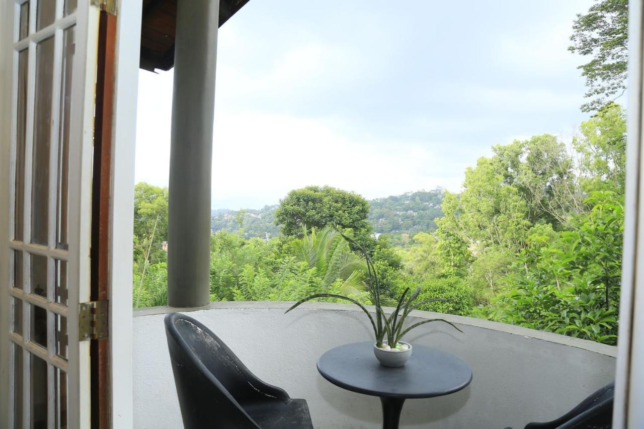 Crown Hills Guest house *