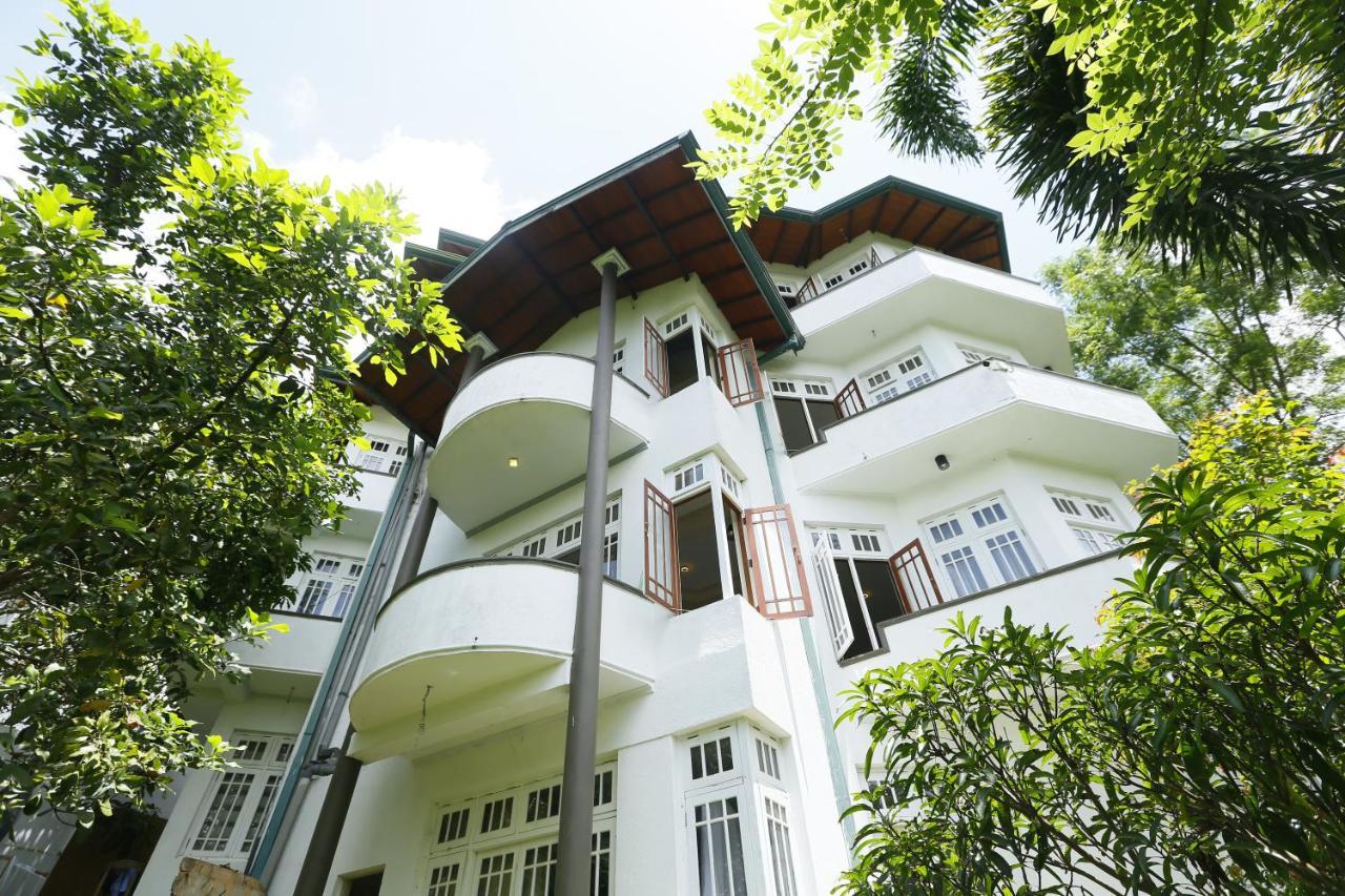 Crown Hills Kandy