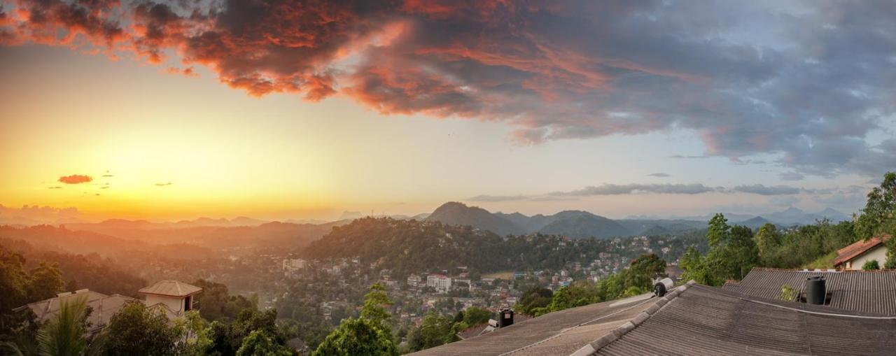 Hotel Ceylon Breeze Kandy