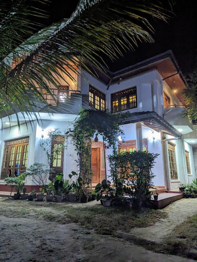 Moon Water's Edge Homestay Kandy