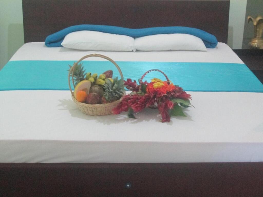Hotel Red Letter