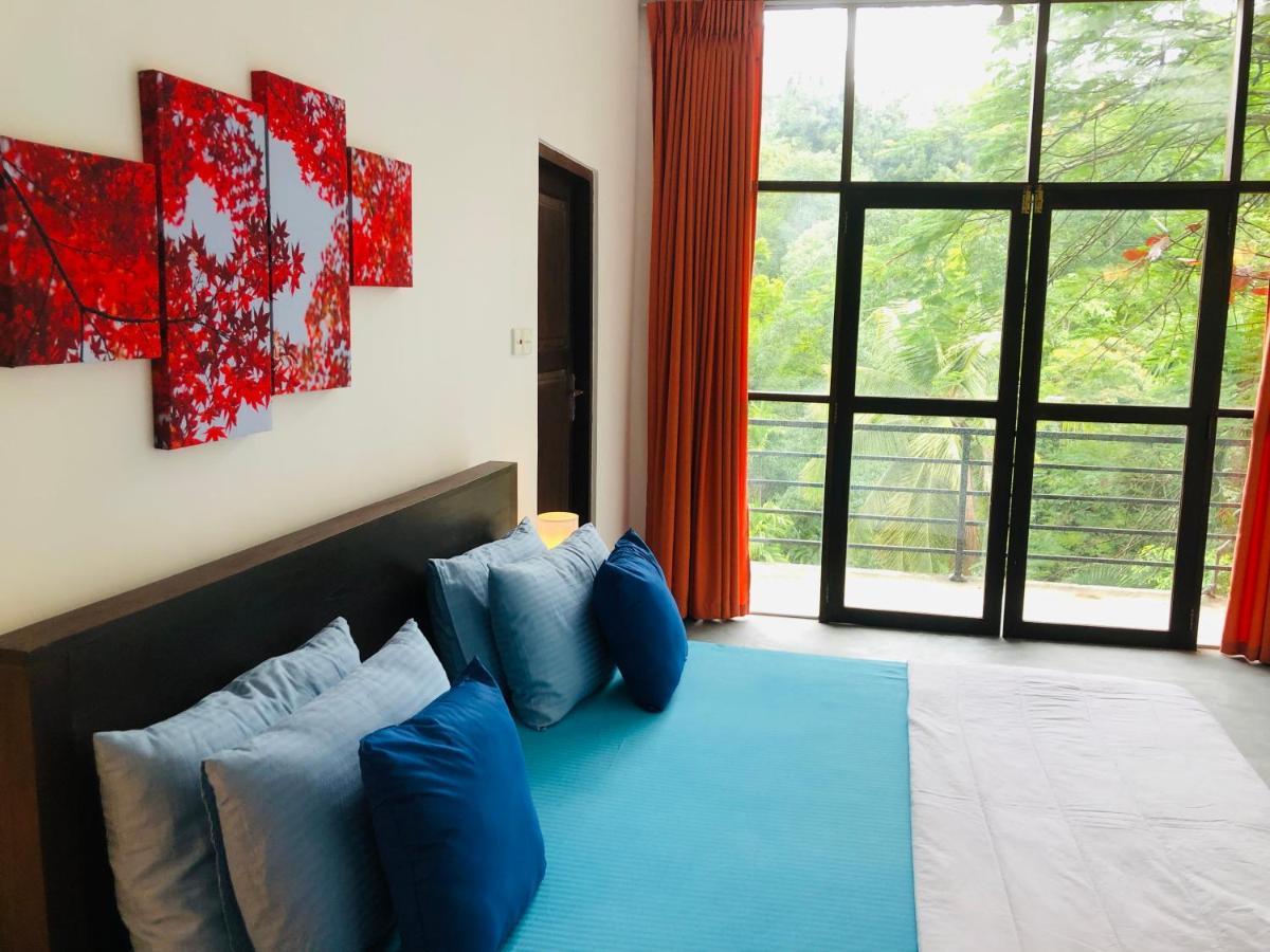Hotel Red Letter *