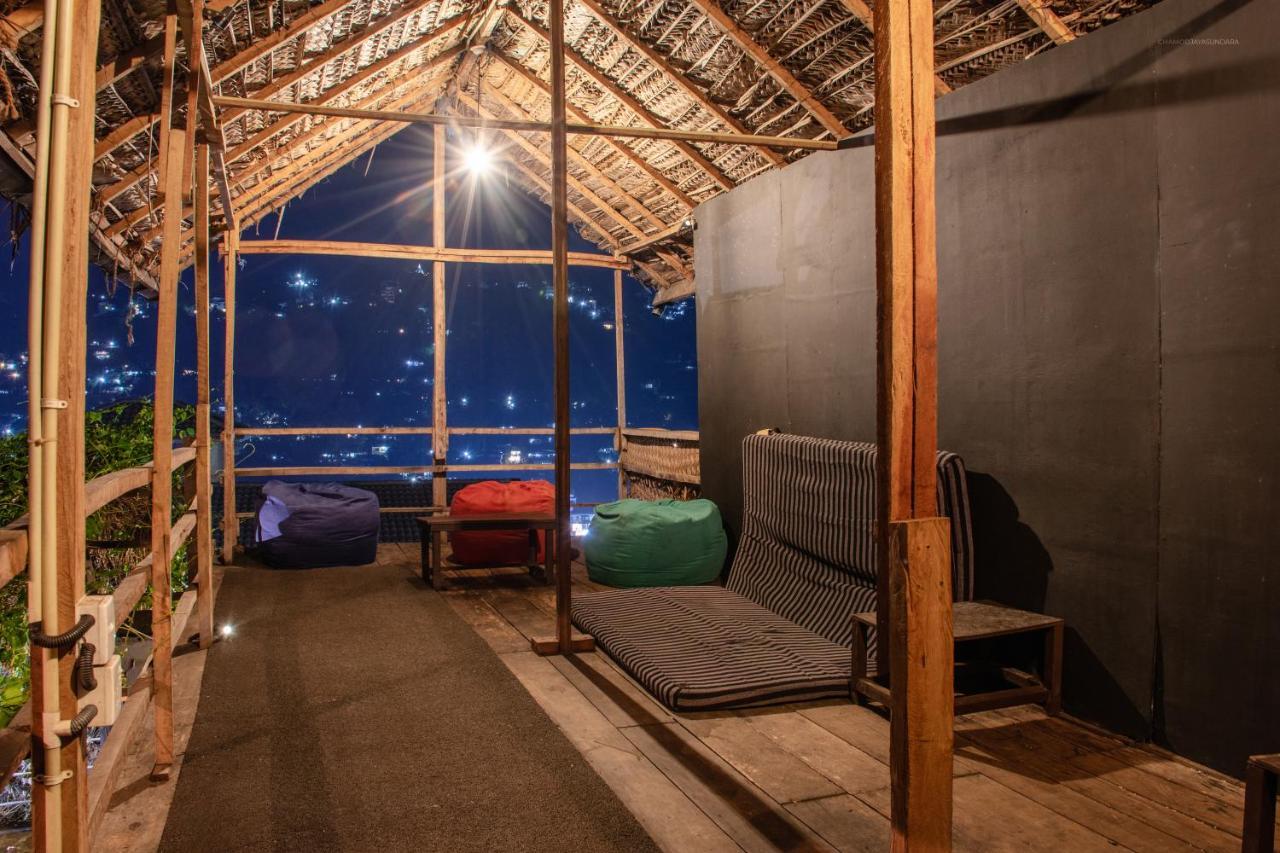 Hostel Deck On The Hills Bunks