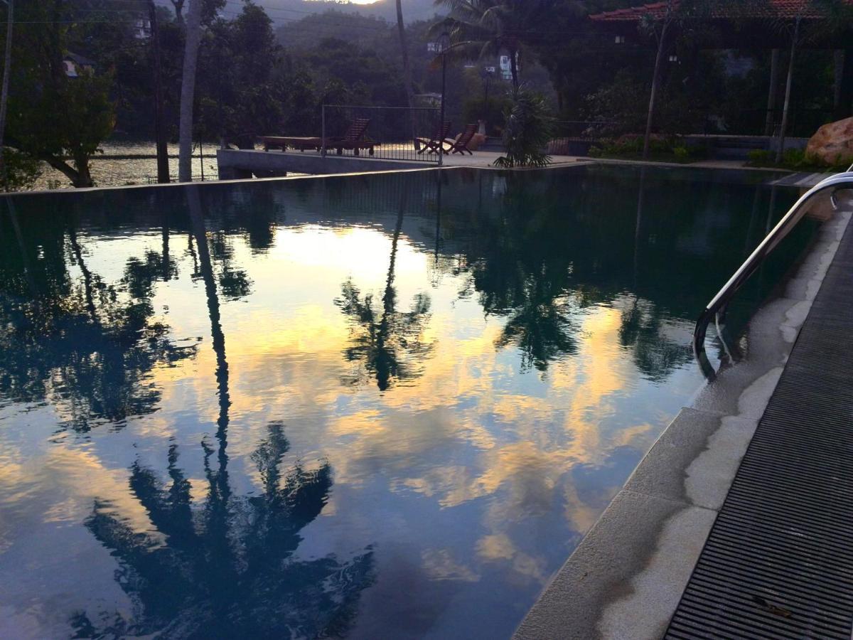 Hotel Serendip Stone And 4*