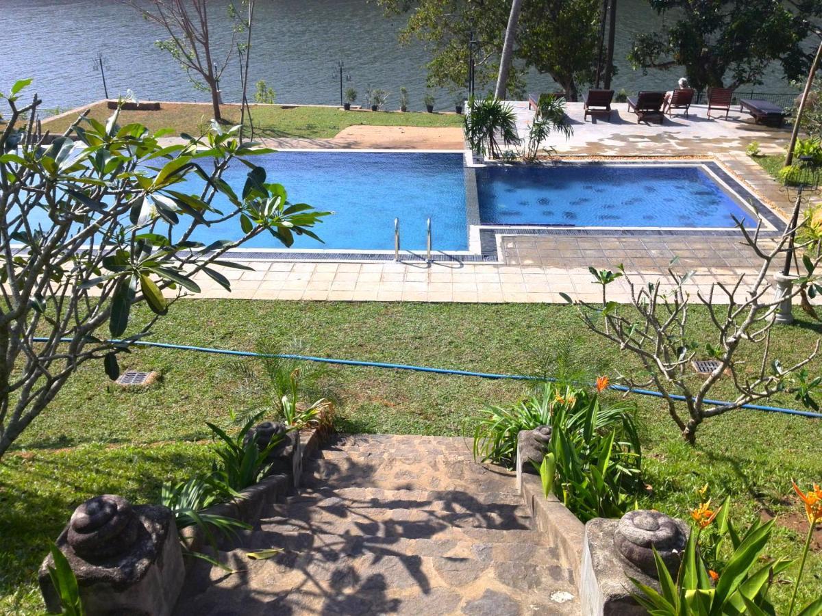 Serendip Stone And Hotel 4*