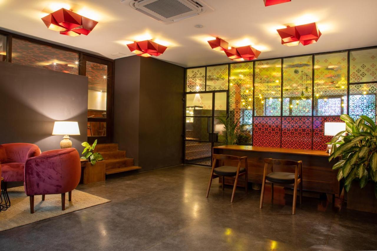 Avenue Hotel