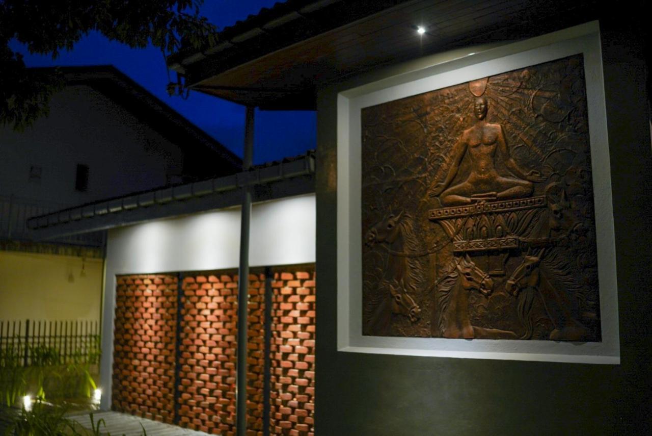 Hotel Chariot Square *