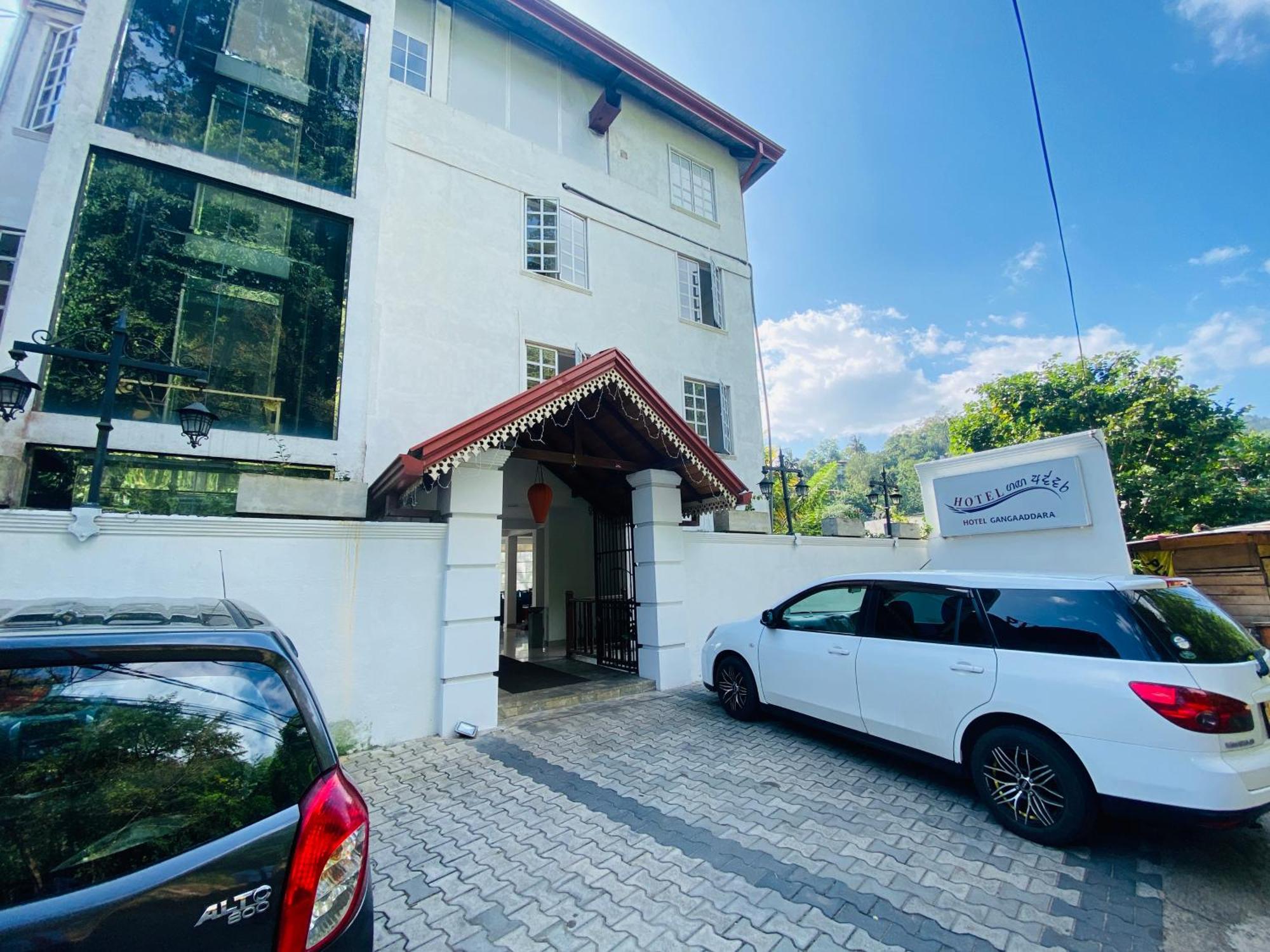 Gangaaddara Hotel Kandy