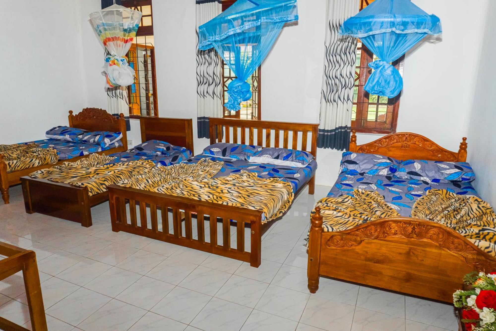 Lodge Antique Tourist