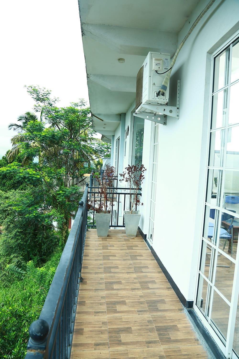 Eden Rock Luxurious Kandy