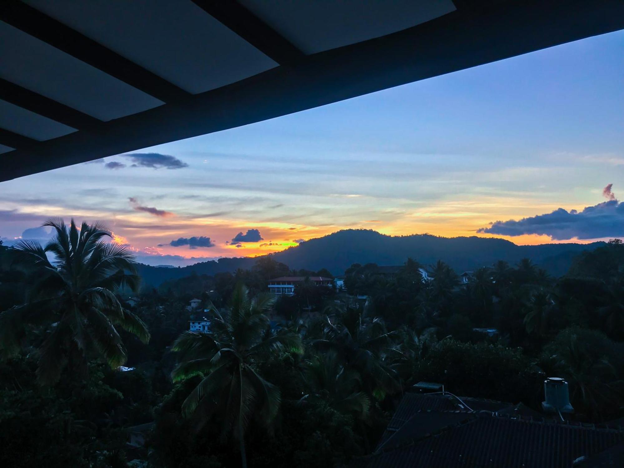 Saru - Upto 6 Guests * Kandy