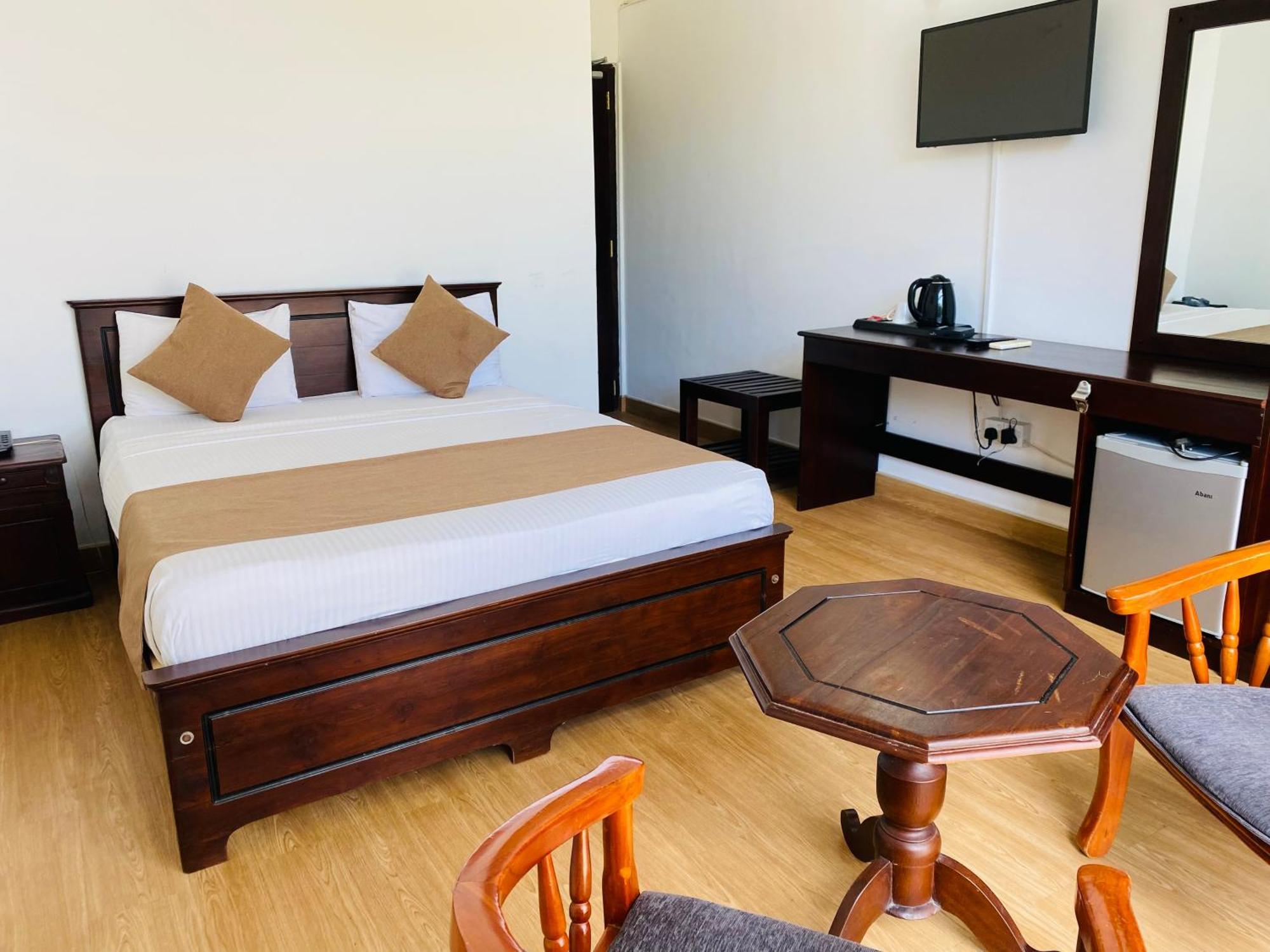 Gangaaddara Hotel Kandy