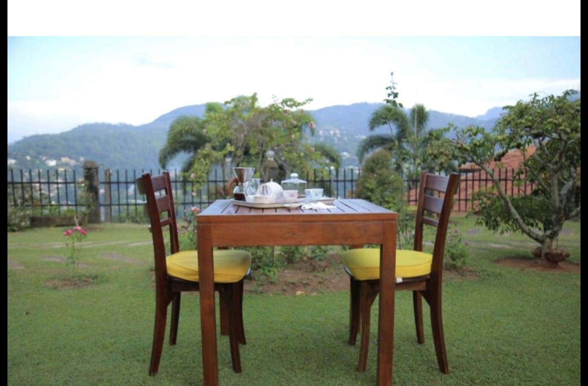 The Views - 360 Mountain View Homestay *