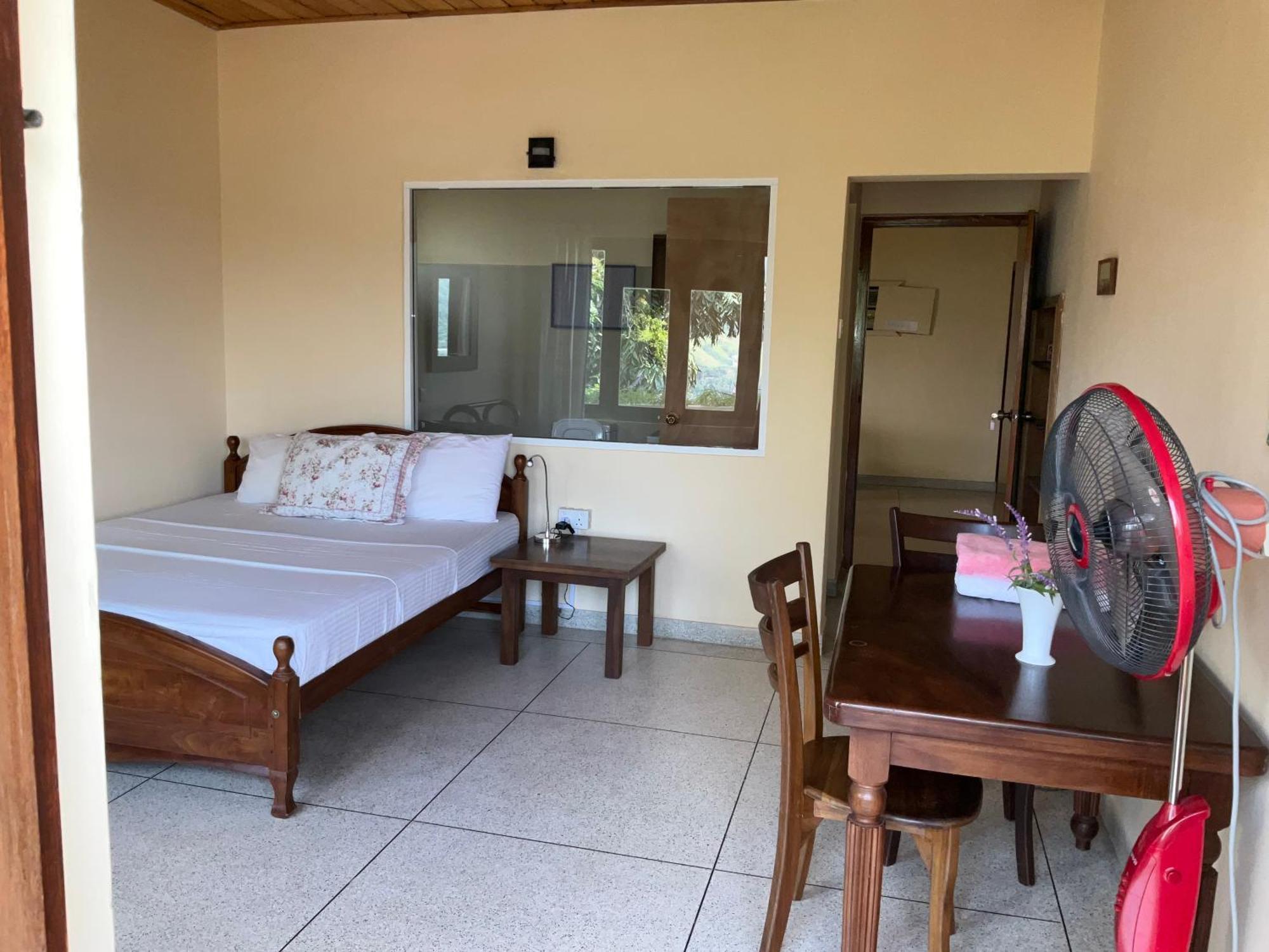The Views - 360 Mountain View Homestay