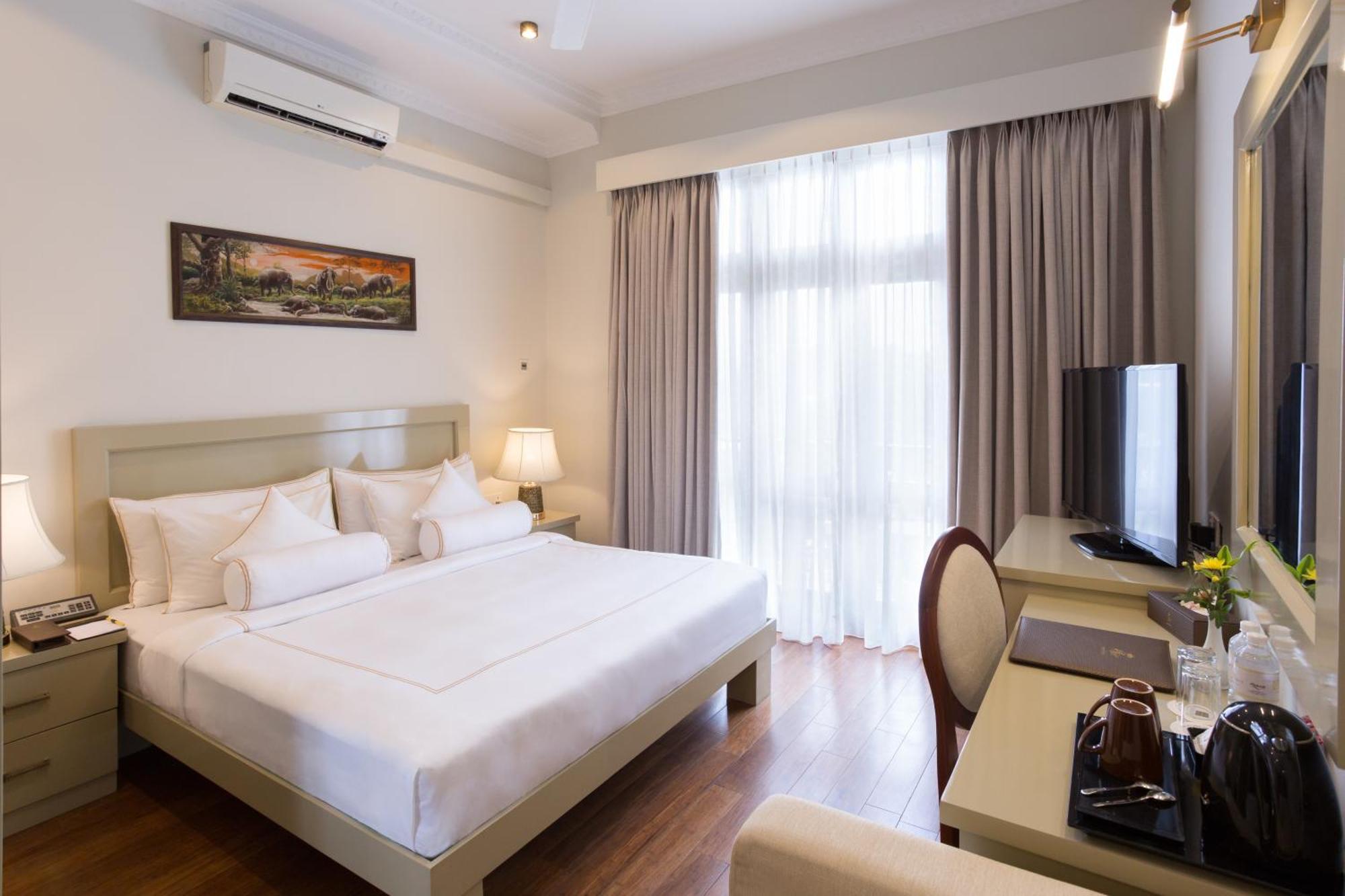 Hotel Serene 38