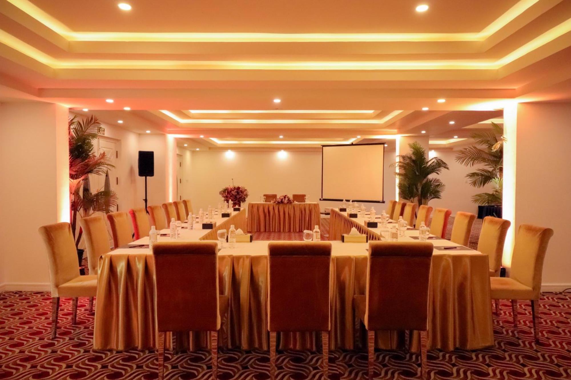 The Grand Kandyan Hotel Kandy